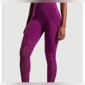 NEW Gymshark Women’s Mesh Layer Leggings in Deep Magenta Size Medium